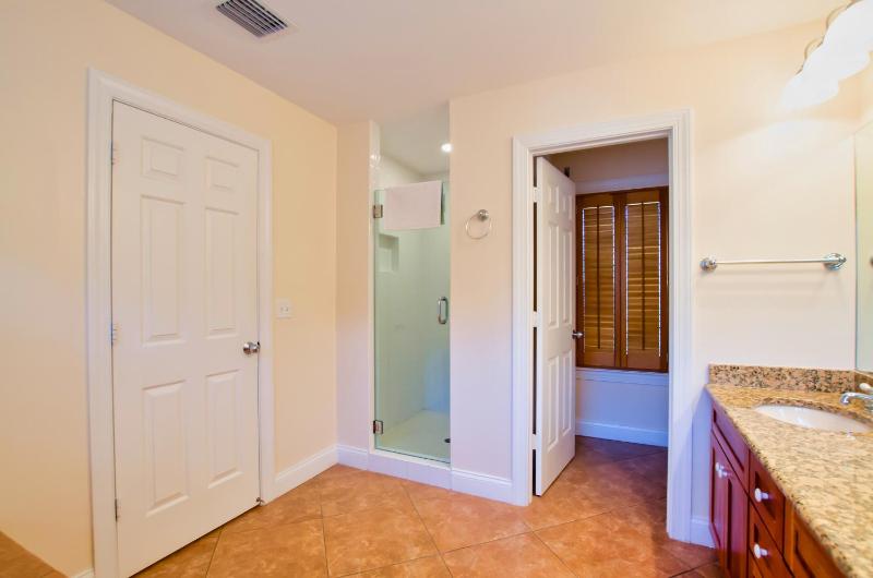 Three-Bedroom Townhouse image 4