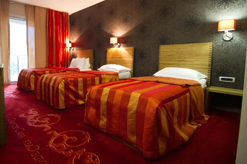 Triple Room with Balcony image 1