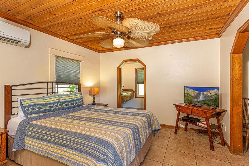 Queen Suite image 3
