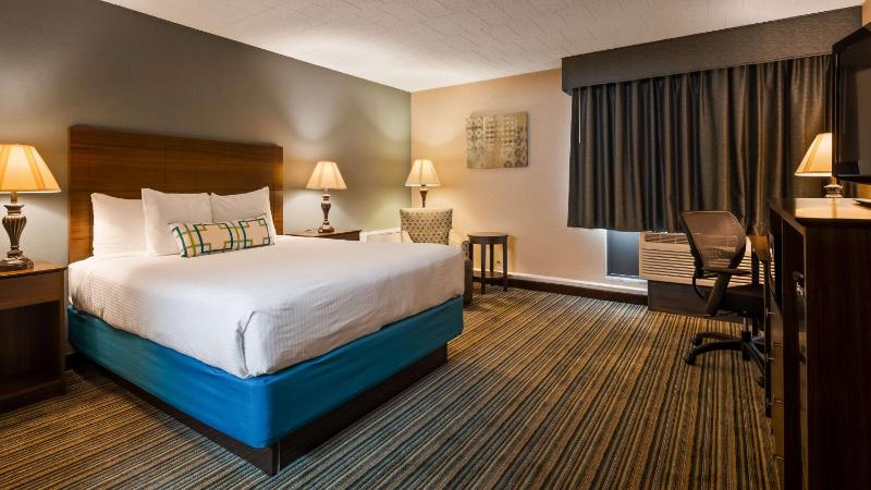 King Suite with Sofa Bed image 3