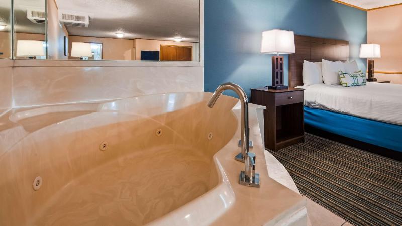 King Suite with Spa Bath - Non-Smoking image 4