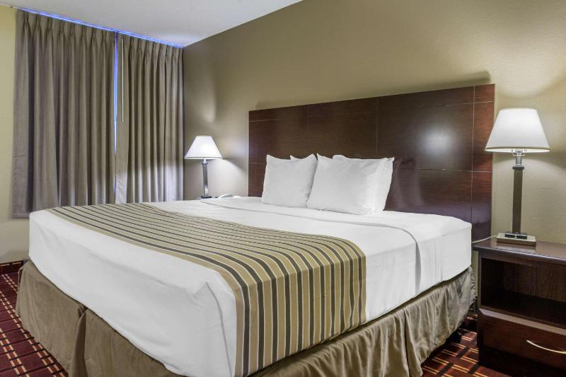 King Suite with Sofa Bed - Non Smoking image 4