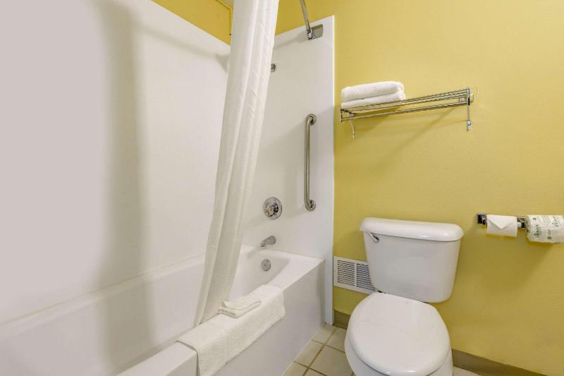 King Room - Non-Smoking image 2