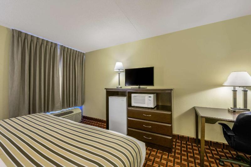 King Room - Non-Smoking image 3