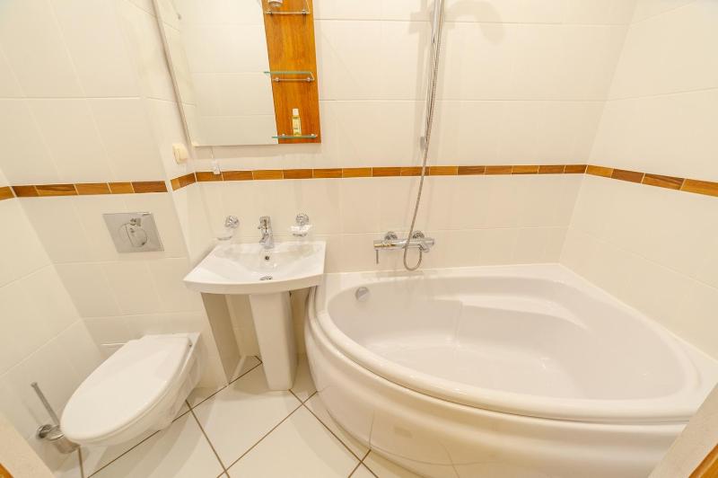 Double Room image 3