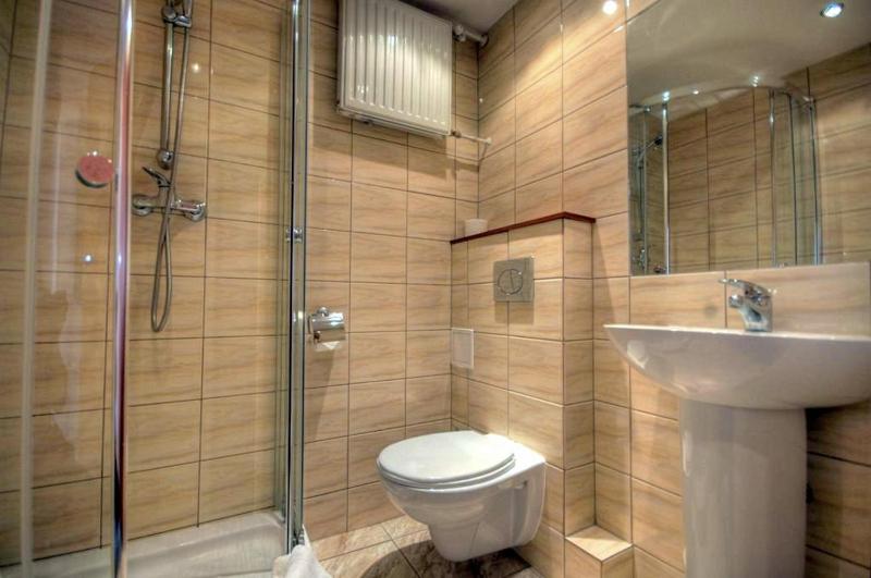 Twin Room image 2
