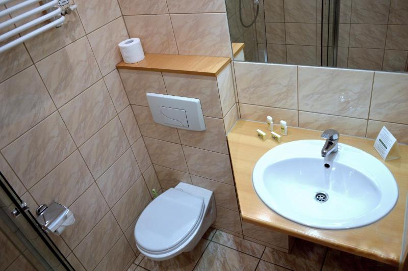 Twin Room image 3