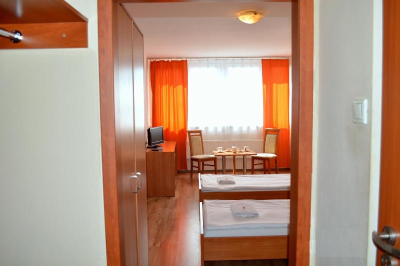 Twin Room image 1