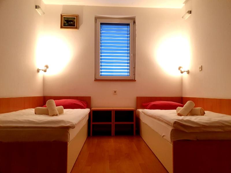 Twin Room image 1