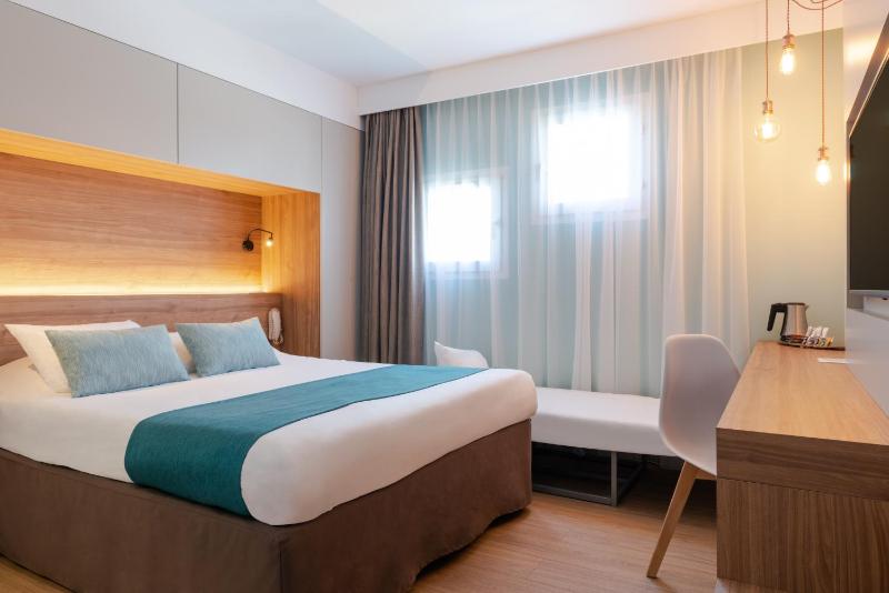 Double Room (1 double bed + 1 junior bed) image 1