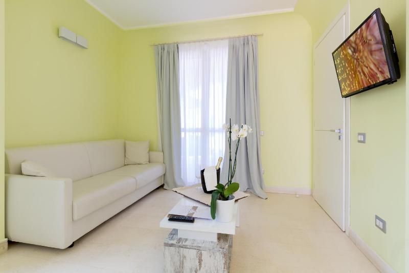 Deluxe Suite with Sea View image 3