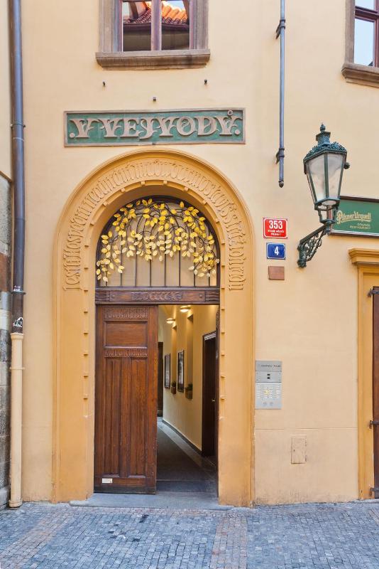 Deluxe Apartment image 2