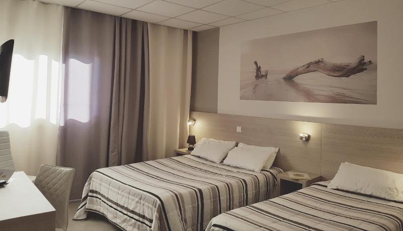Twin Room image 1
