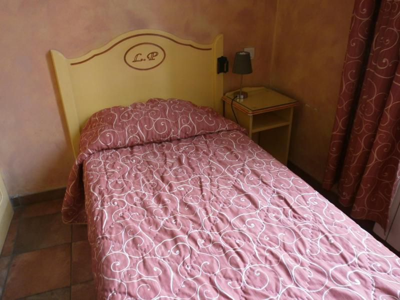 Standard Single Room image 4