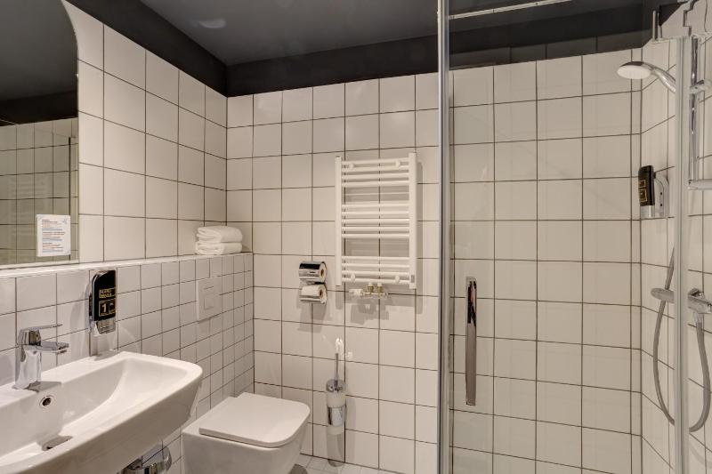 6-Bed Room (Bunkbeds only) image 2