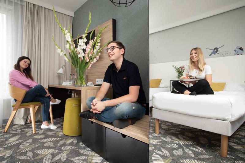 Standard Twin Room image 3