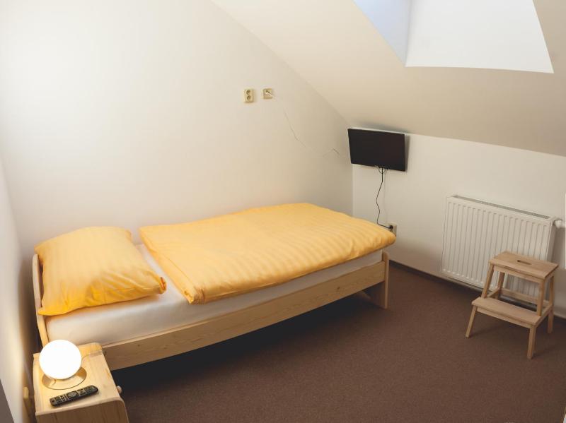 Single Room with Bathroom image 1