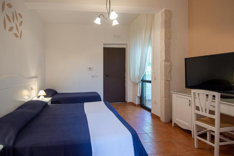 Triple Room with Balcony and Garden View image 1