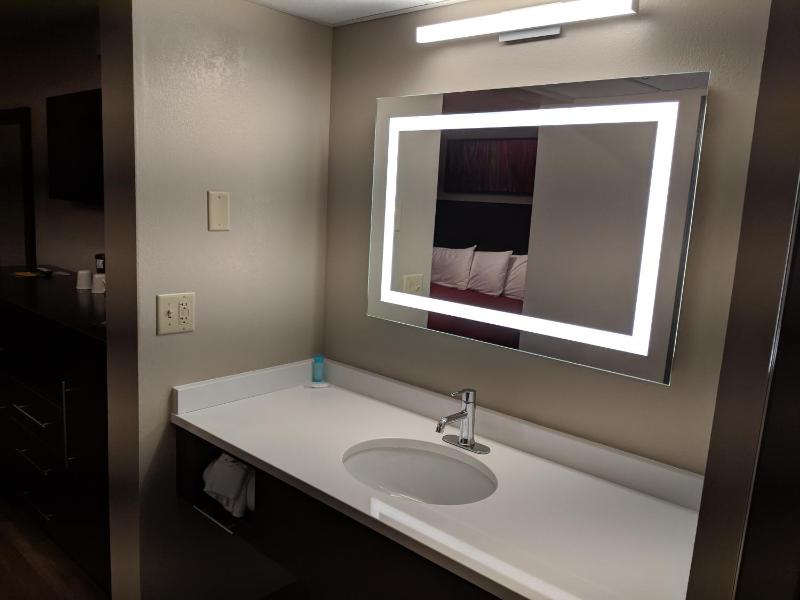 King Suite with Spa Bath image 1