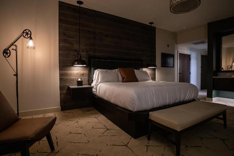 Executive Suite image 2