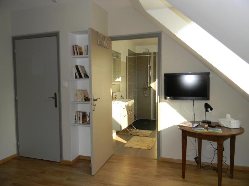 Classic Double Room image 2