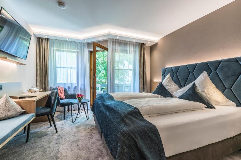 Double Room with Balcony image 1