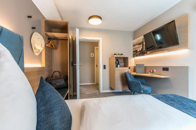 Single Room with Shower image 1