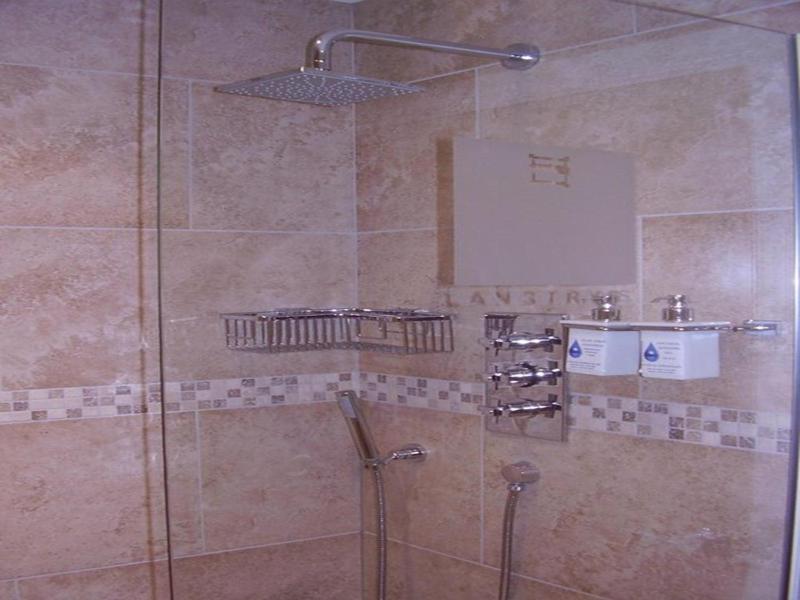 Deluxe Double Room image 3