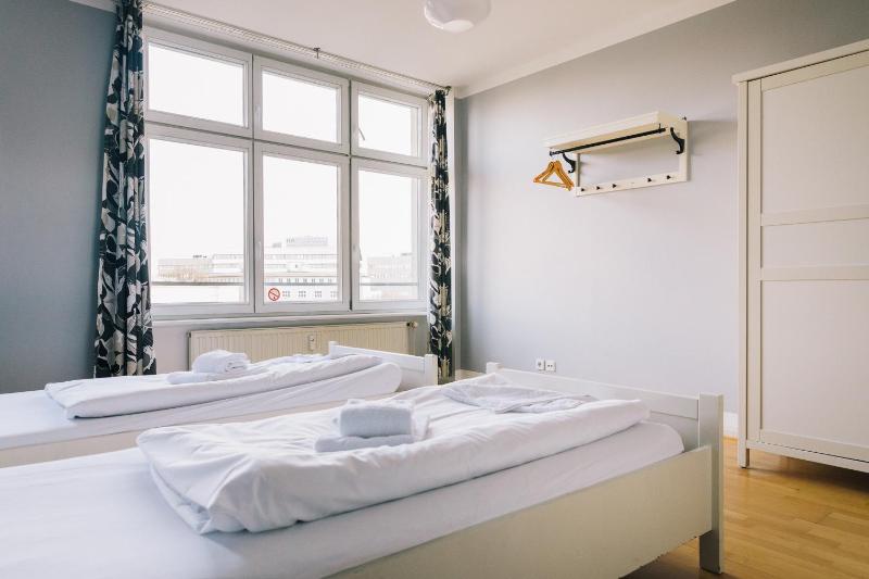 Twin Room with Shared Bathroom image 2