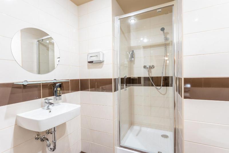 Superior Triple Room image 3