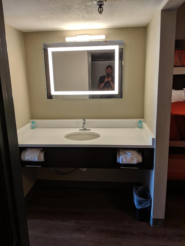 King Suite with Spa Bath image 3