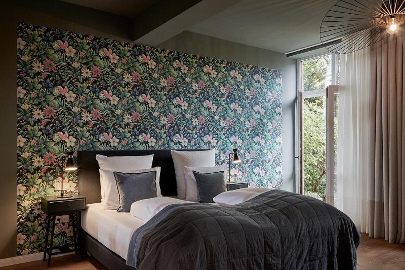 Deluxe Double Room image 3