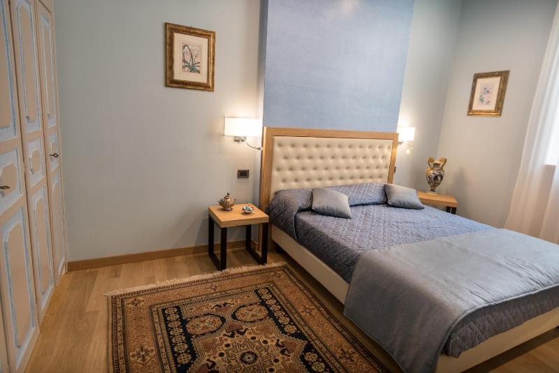 Double Room image 3