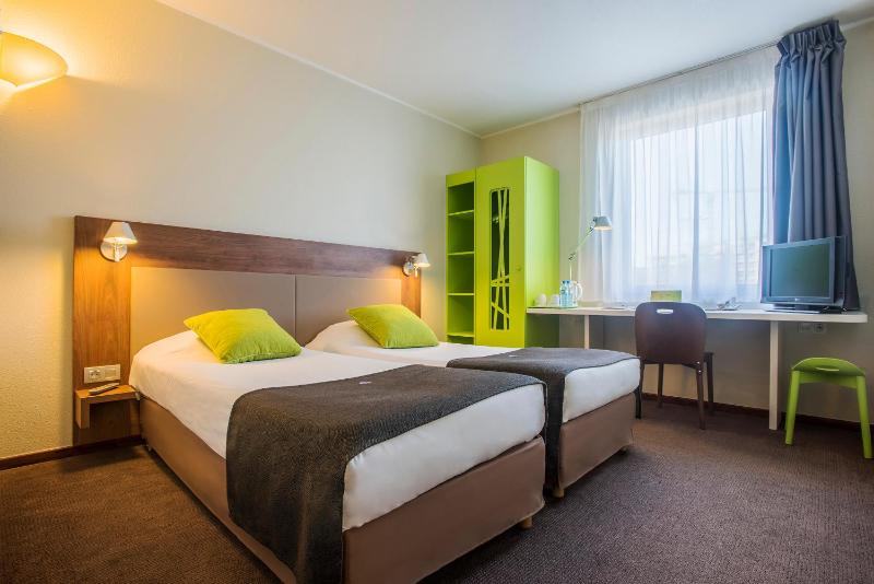 Twin Room image 3