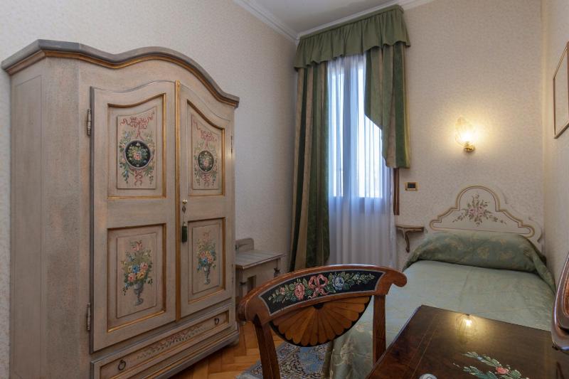 Single Room image 1