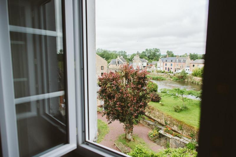 Double Room with Garden View image 4