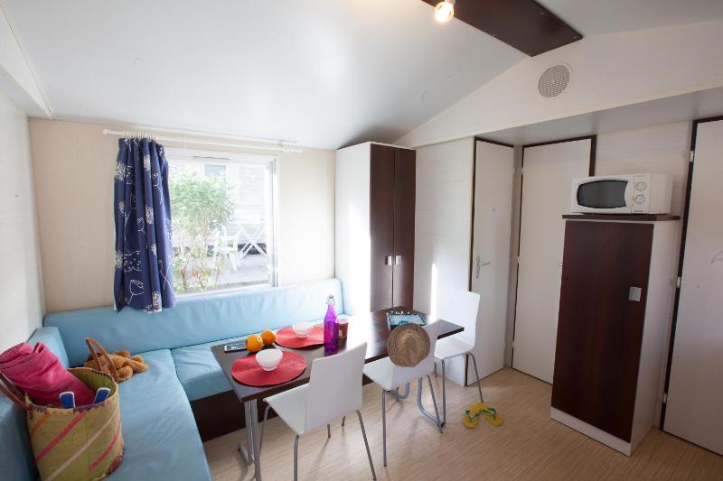 Three-Bedroom Mobile Home (6 persons) image 2
