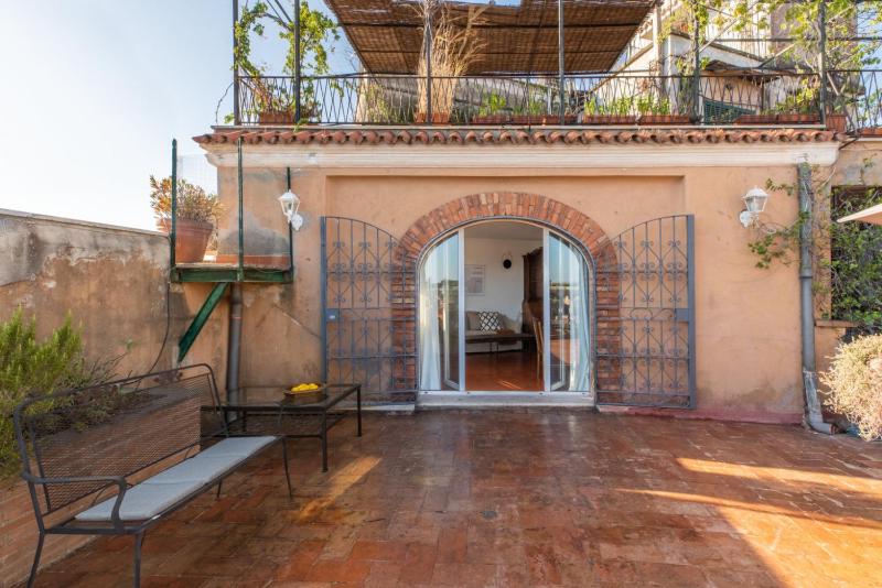 One-Bedroom Apartment image 2