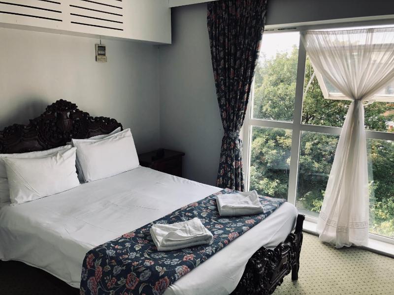 Standard Double Room image 3