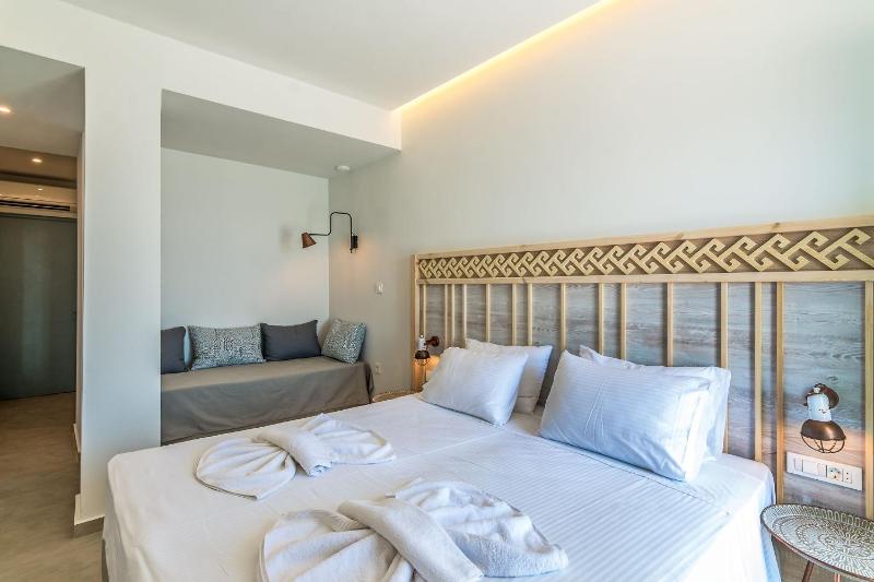 Triple Room with Sea View image 4