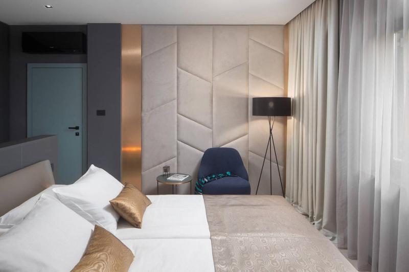 Superior King Room image 4