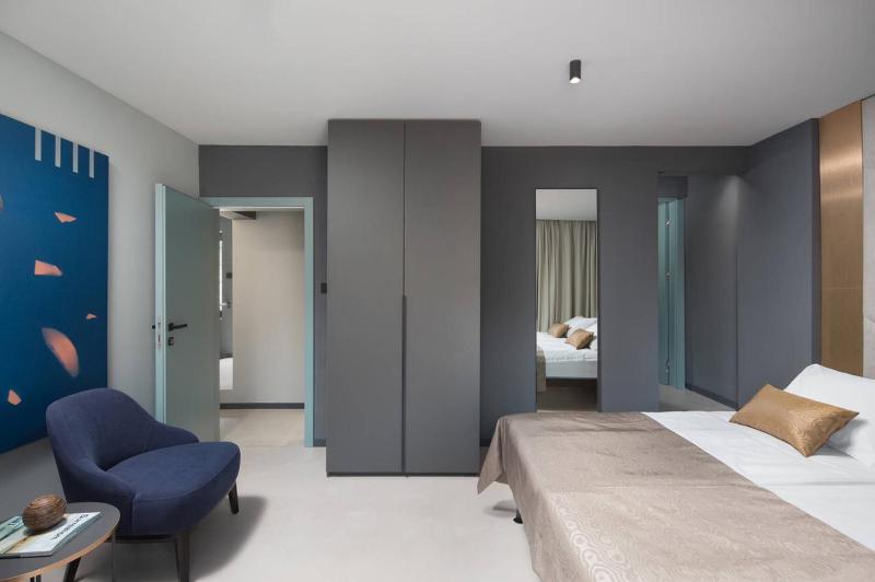 Deluxe King Room image 4