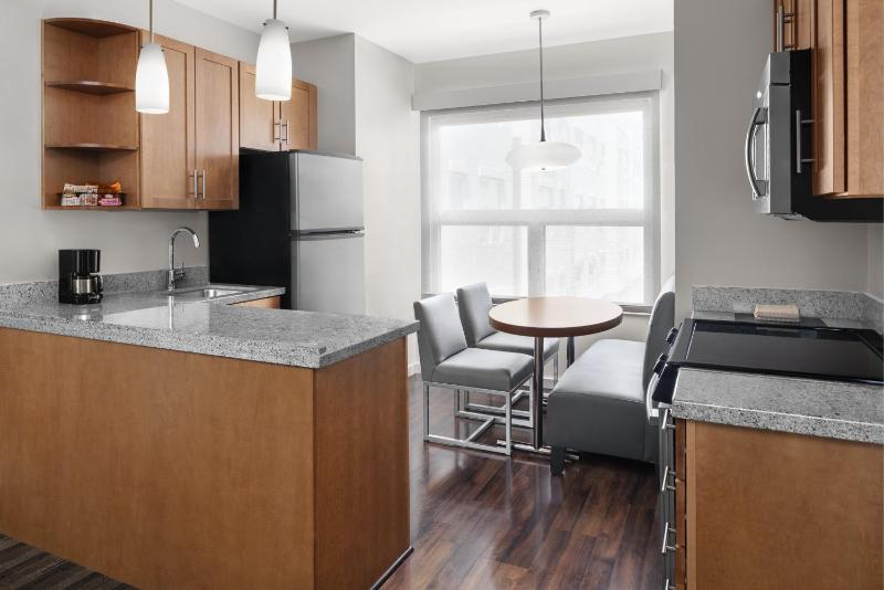 Two-Bedroom King Suite image 4