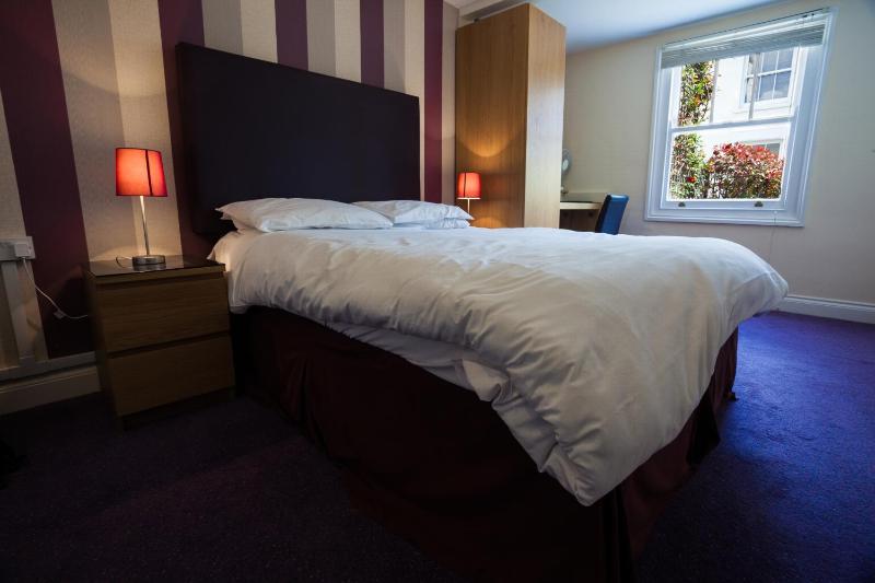 Standard Double Room image 3