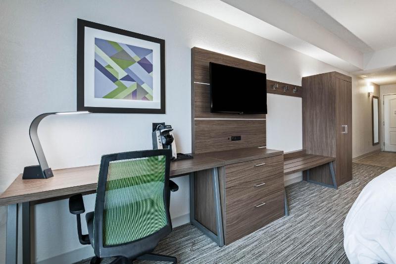 Deluxe Suite image 1
