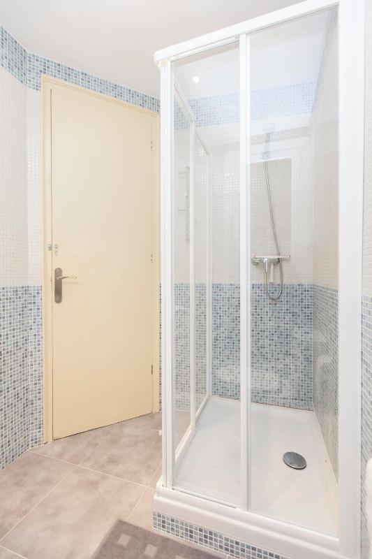 Superior Three-Bedroom Apartment image 4