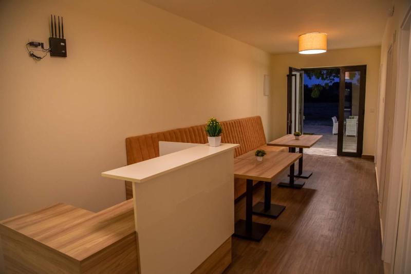 Studio Apartment image 4