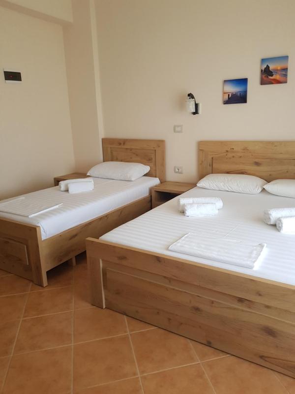 Triple Room with Sea View image 1
