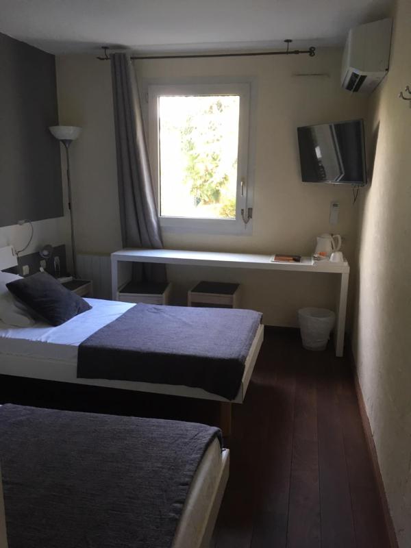 Twin Room image 1
