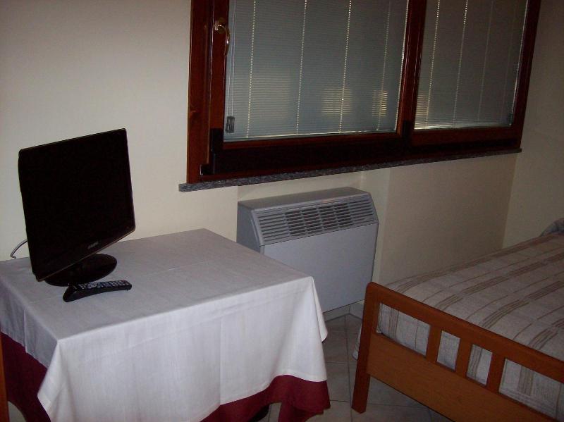 Twin Room image 3